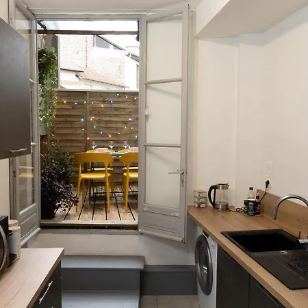 Avec Terrasse En Plein Coeur De